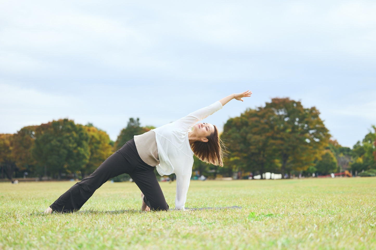 【国分寺】4/25 (土) - 春の自然を満喫 - パークヨガ(武蔵国分寺公園:木漏れ日広場予定)